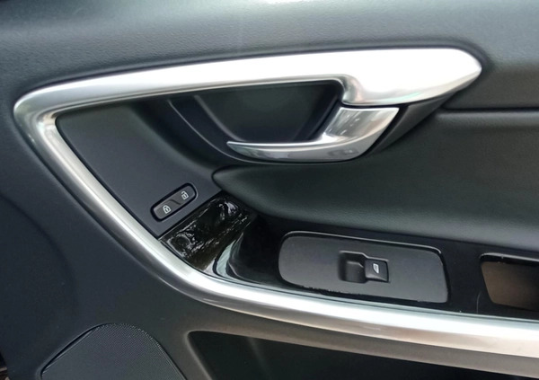 Volvo XC 60 cena 84900 przebieg: 192000, rok produkcji 2017 z Piekary Śląskie małe 407